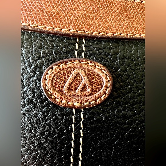 Classic Liz Pebbled Leather Purse - Picture 2 of 8